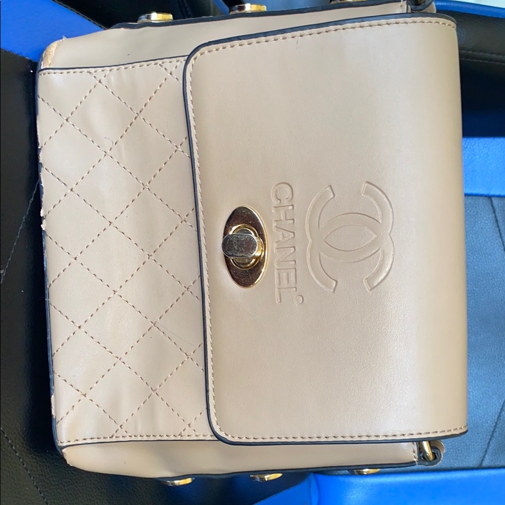 Quilted Cream and Gold Shoulder Bag